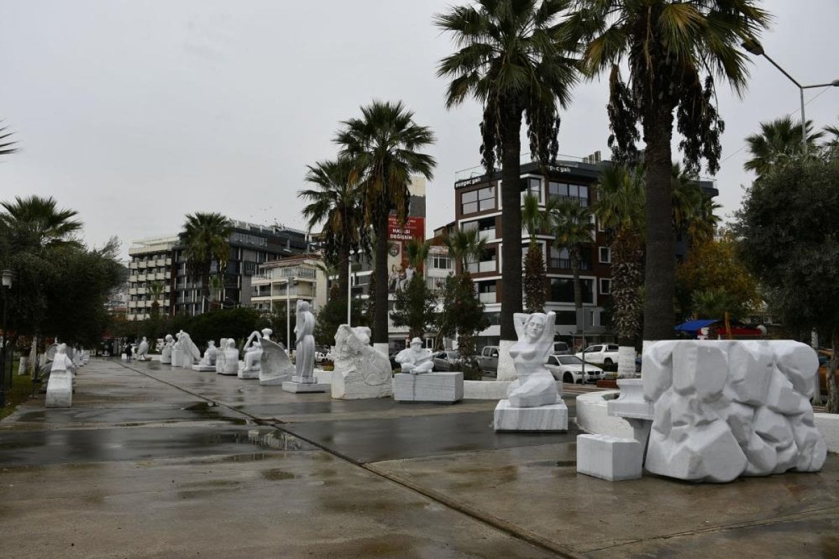 CHP li Kuşadası Belediyesi sahili heykellerle doldurdu #5