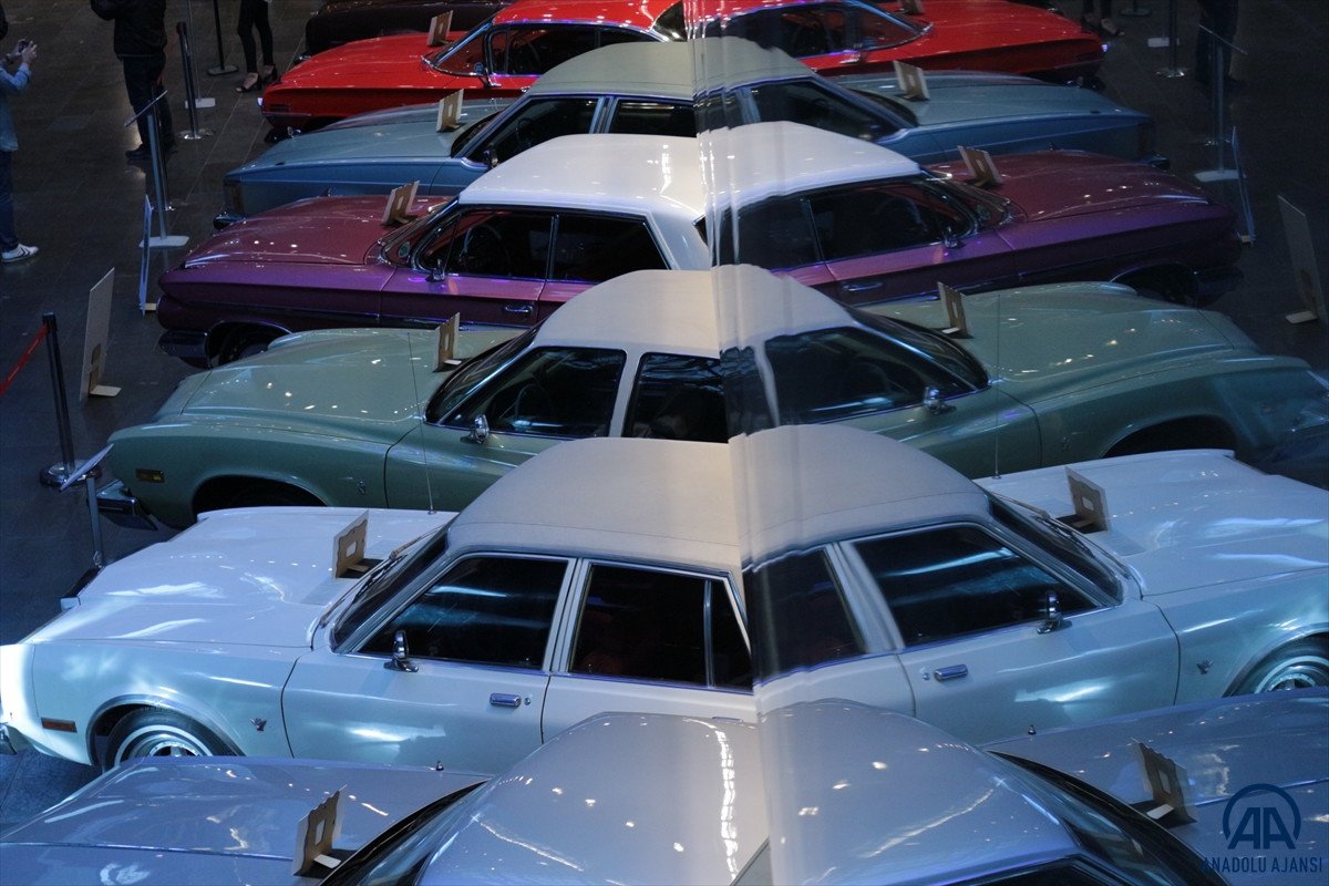 Konya da düzenlenen nostaljik otomobil sergisi, ziyaretçileri geçmişe götürüyor #5
