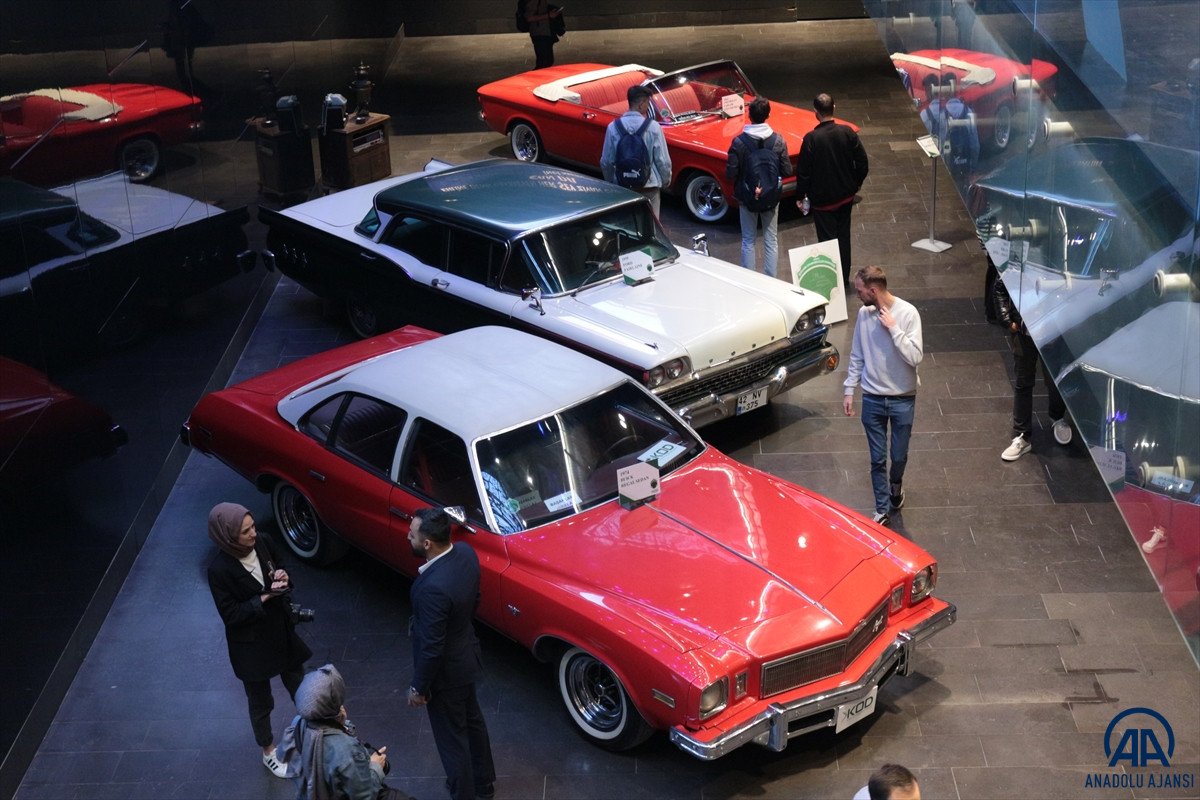 Konya da düzenlenen nostaljik otomobil sergisi, ziyaretçileri geçmişe götürüyor #4