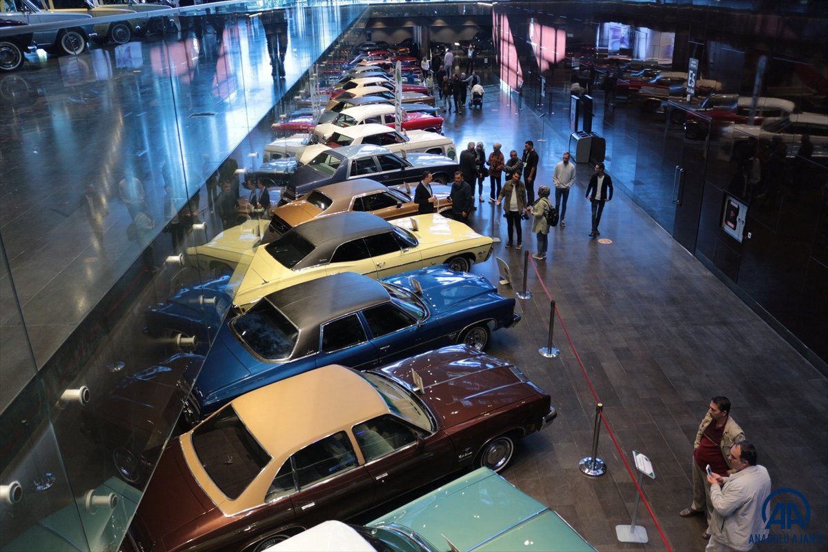 Konya da düzenlenen nostaljik otomobil sergisi, ziyaretçileri geçmişe götürüyor #1