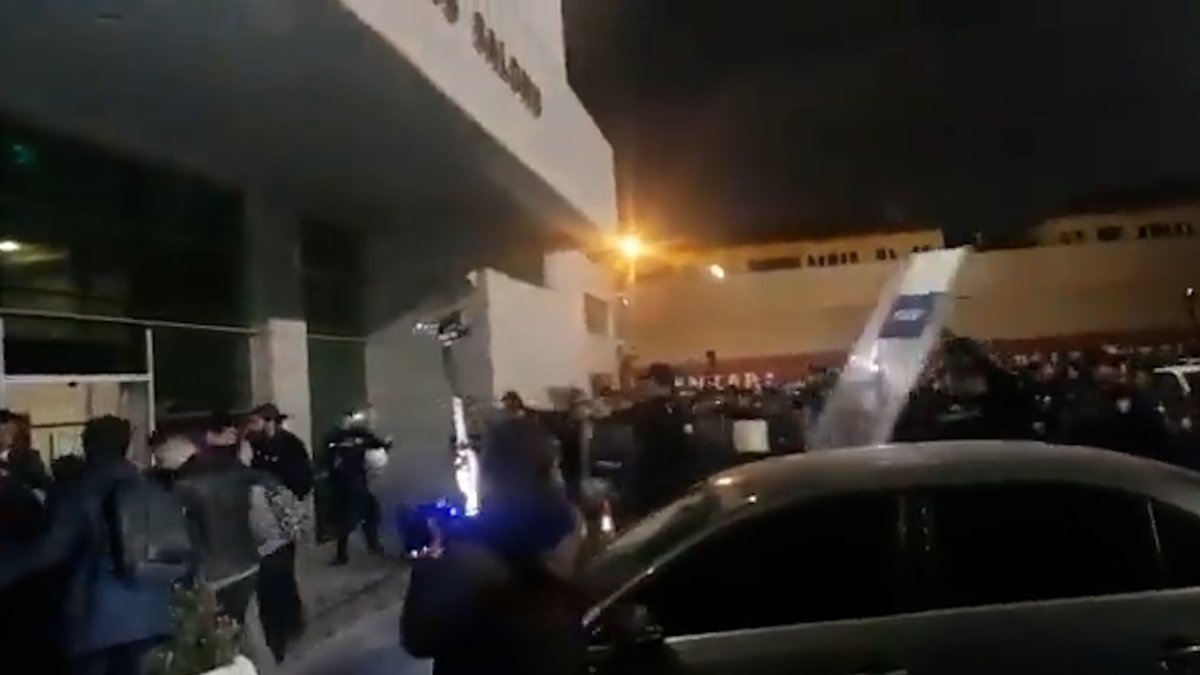 ODTÜ lüler Ankara Büyükşehir Belediyesi nin binasını bastı #2