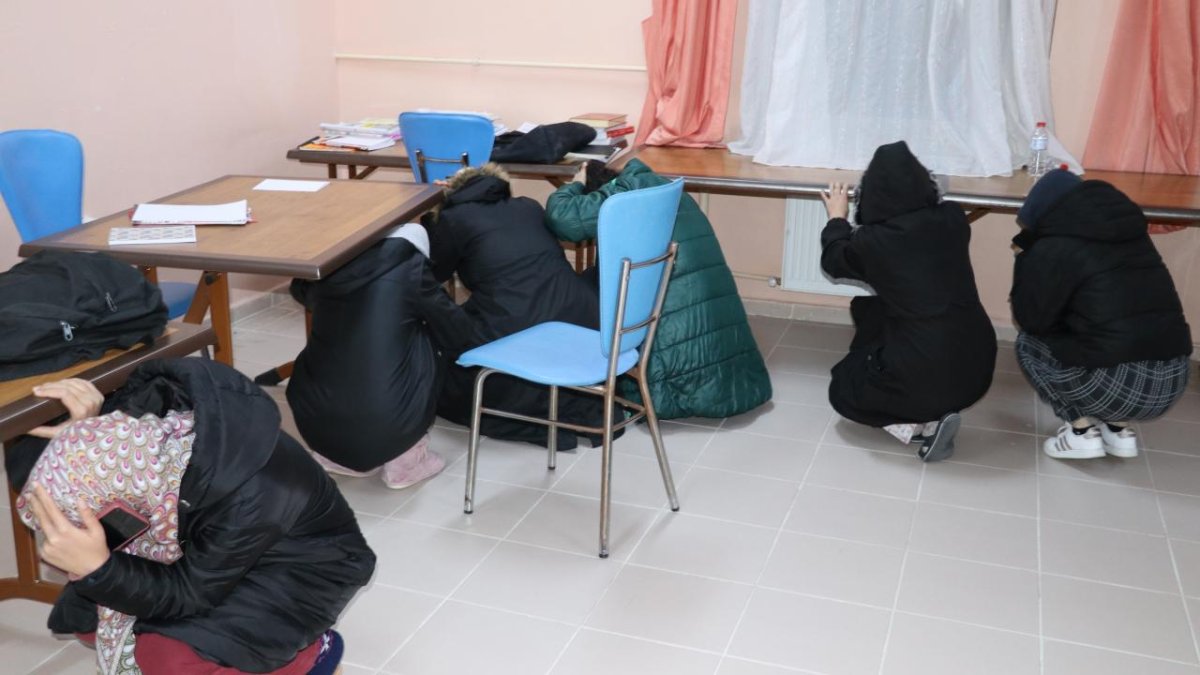 Türkiye genelinde öğrenci yurtlarında  deprem  tatbikatı gerçekleştirildi #2