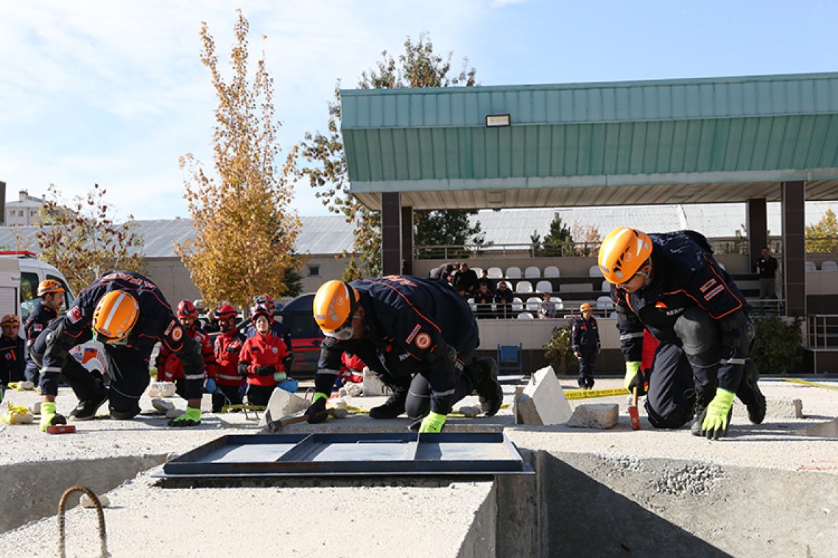 Van da 2 yılda 375 gönüllüden oluşan 15 arama kurtarma ekibi kuruldu #2