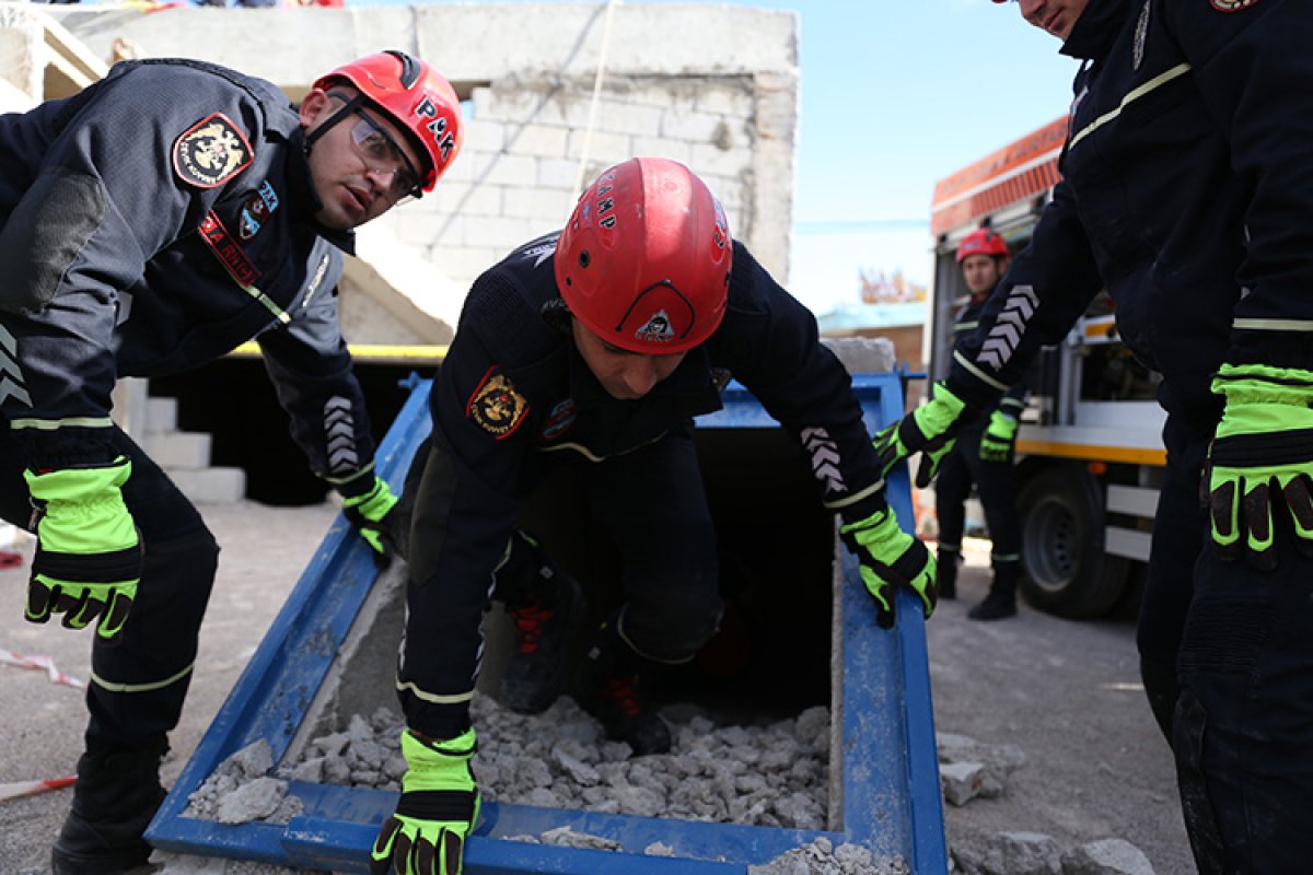 Van da 2 yılda 375 gönüllüden oluşan 15 arama kurtarma ekibi kuruldu #1