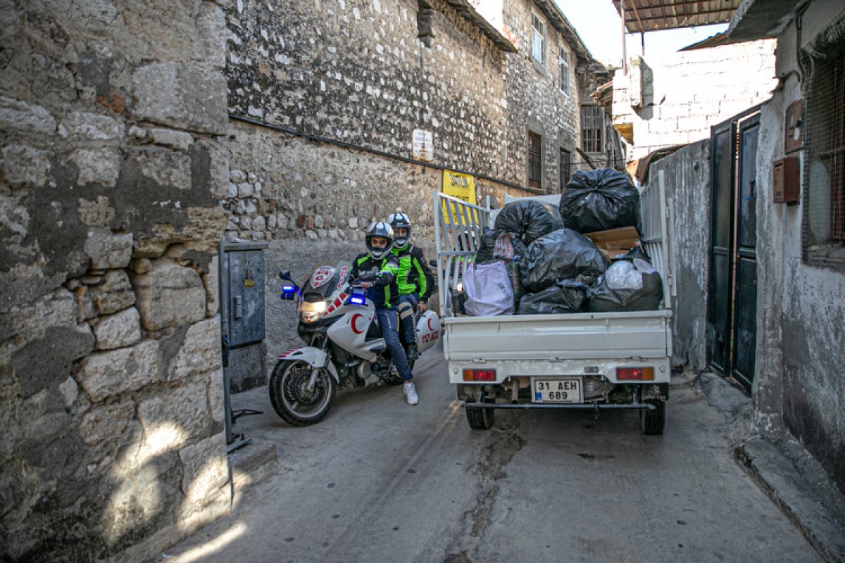 Hatay ın dar sokaklarında hastalara motorize sağlık ekipleri yetişiyor #5