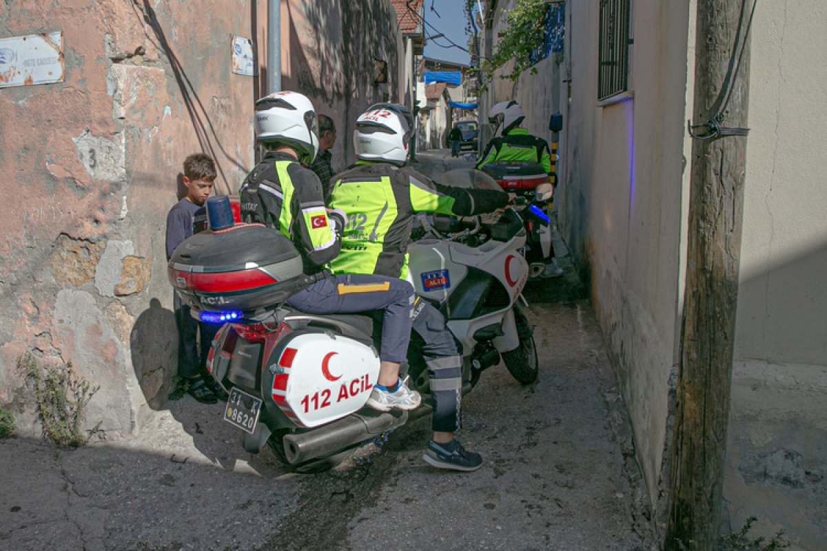 Hatay ın dar sokaklarında hastalara motorize sağlık ekipleri yetişiyor #4