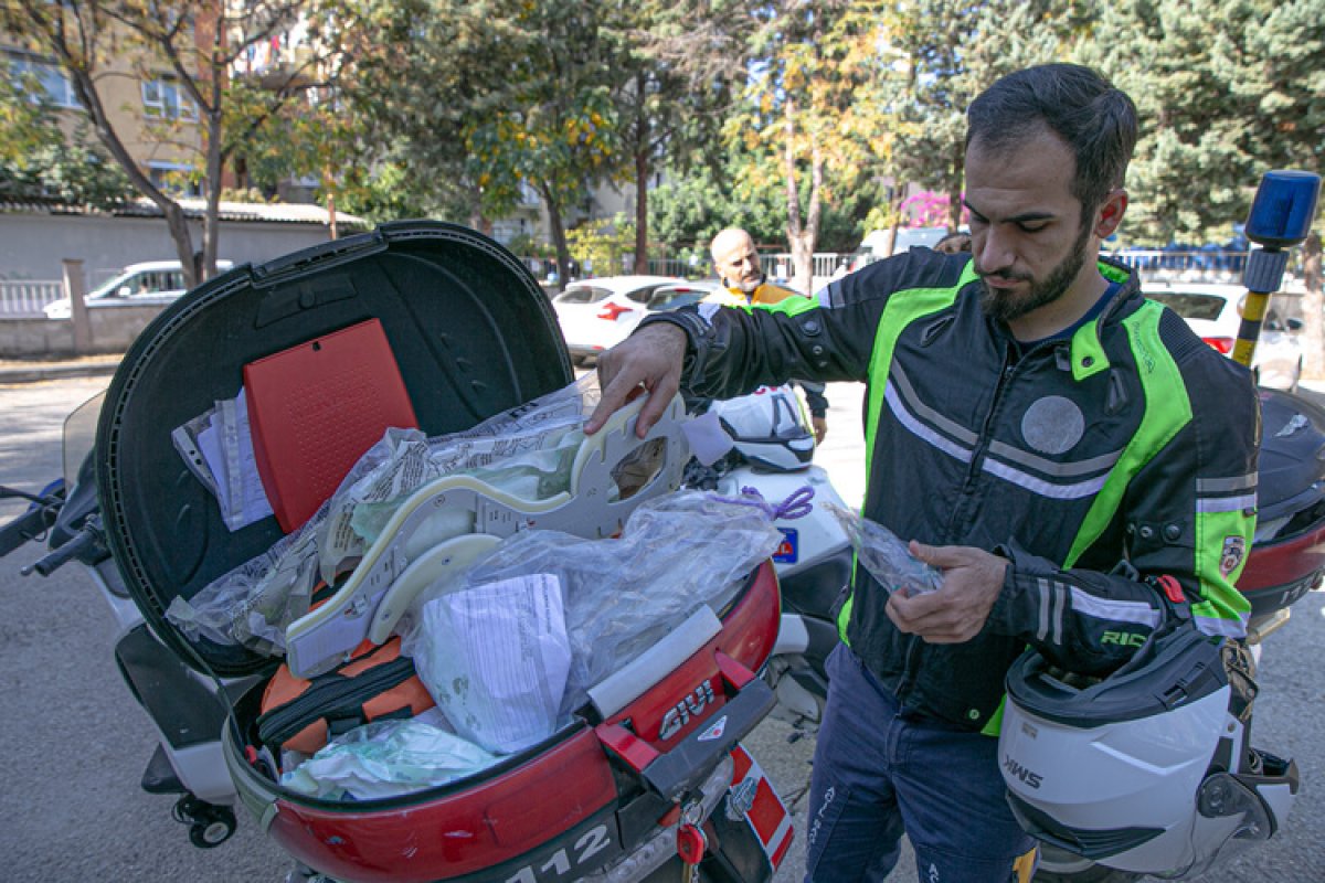 Hatay ın dar sokaklarında hastalara motorize sağlık ekipleri yetişiyor #2