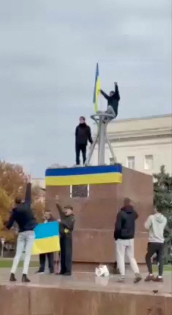 Ukraynalılar, ordularının Herson a girişini kutladı #4