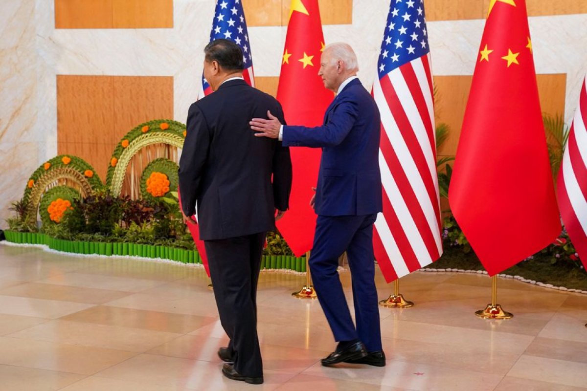 Joe Biden ile Xi Jinping, ilk kez yüz yüze görüştü