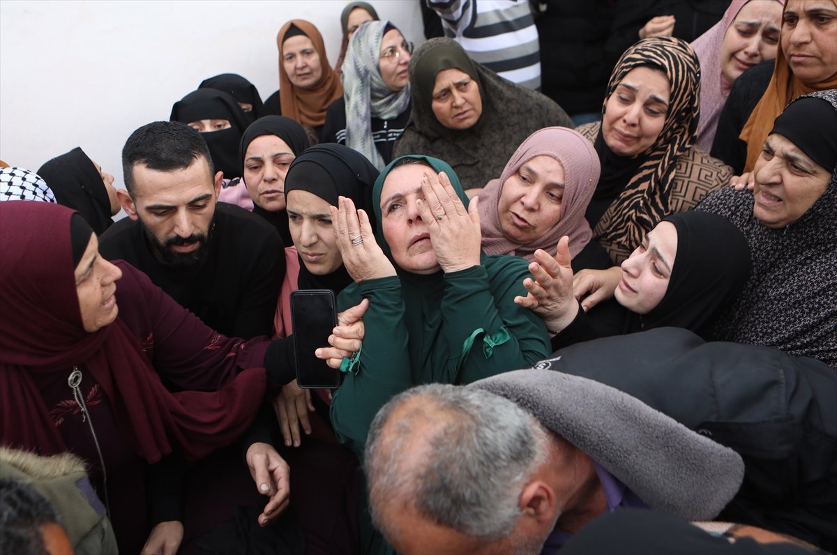 İsrail güçlerinin öldürdüğü Filistinli kız çocuğu toprağa verildi #8