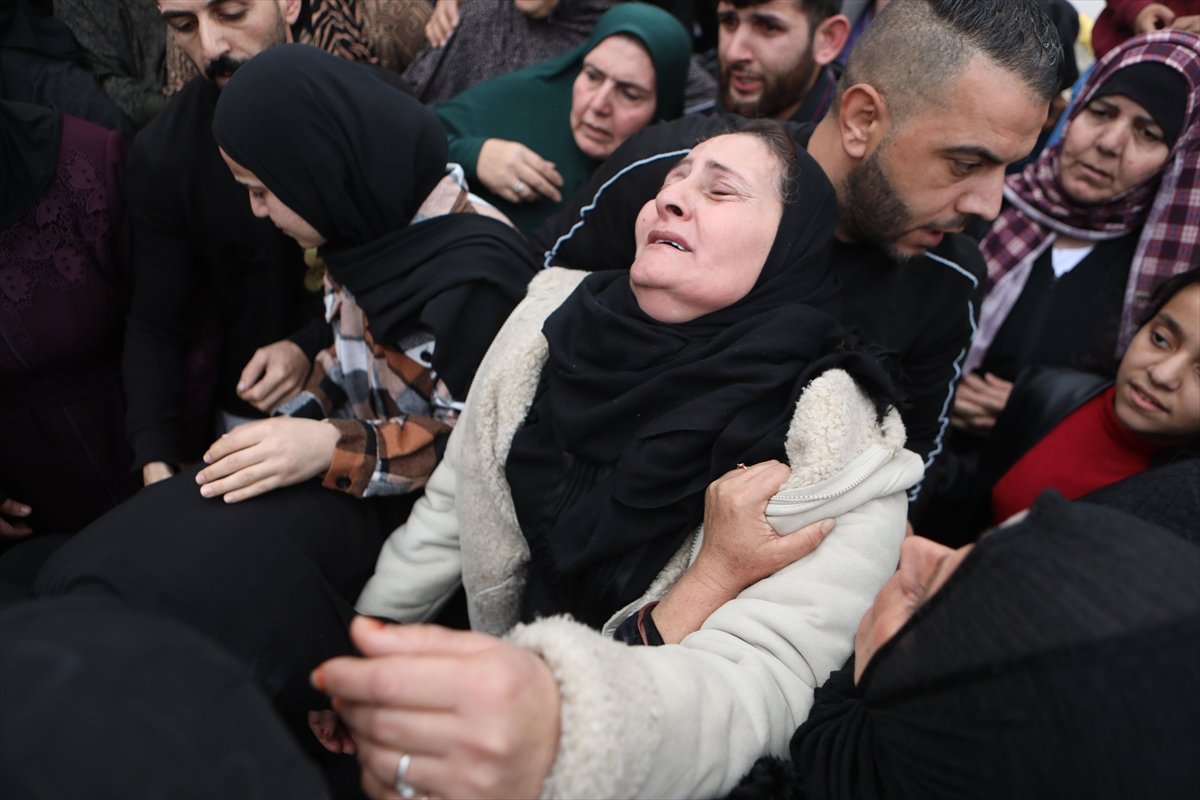 İsrail güçlerinin öldürdüğü Filistinli kız çocuğu toprağa verildi #5