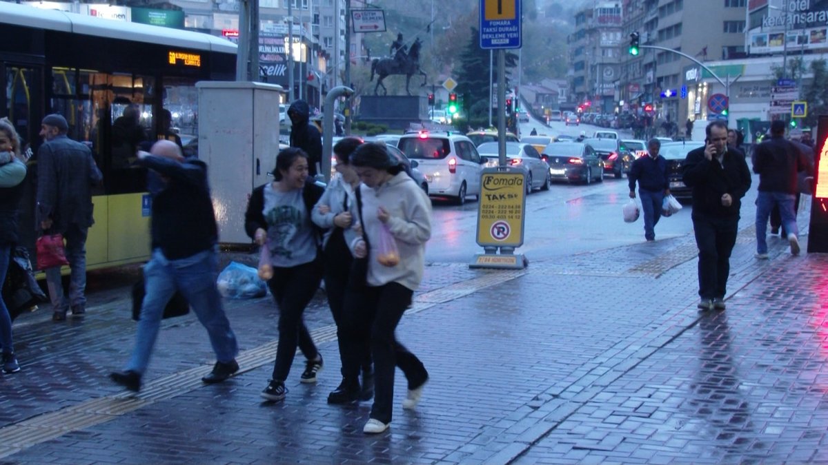 Bursa’da lodos ve yağmur hayatı felç etti #4