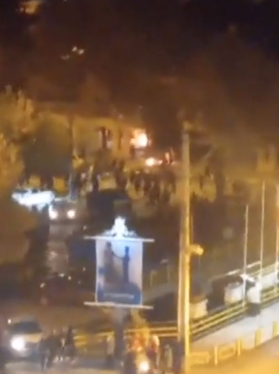 İran da göstericiler Humeyni nin doğduğu evi ateşe verdi #1