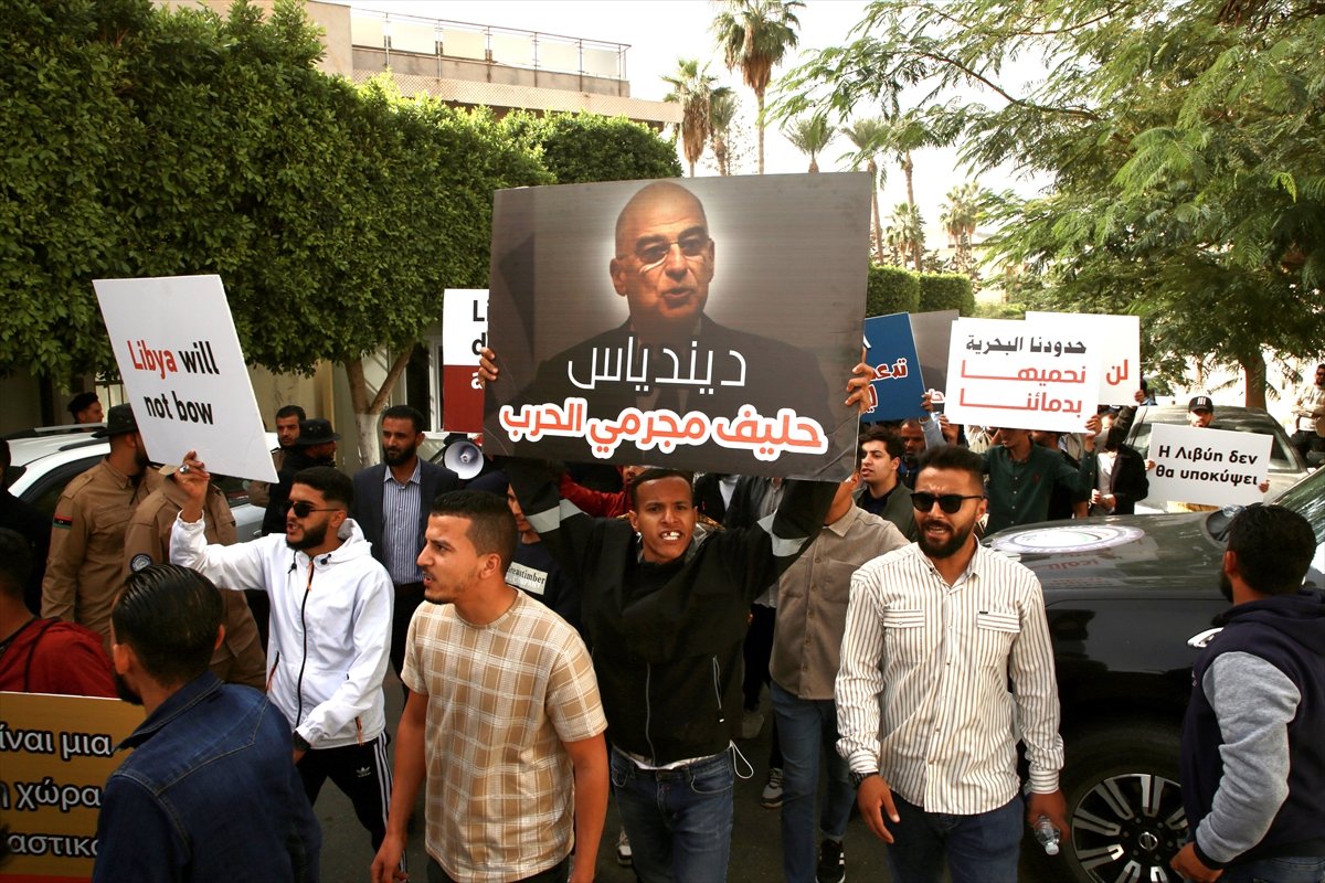 Nikos Dendias, Libya da protesto edildi #2