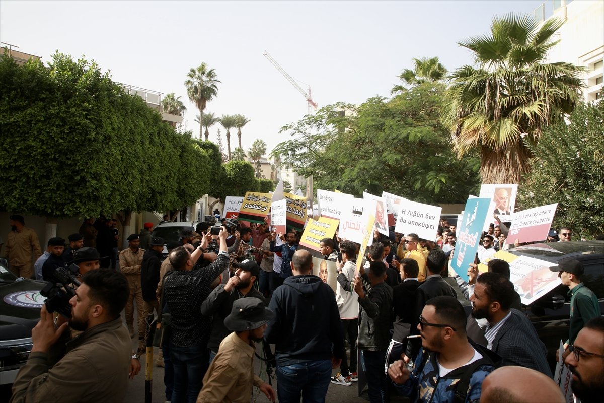 Nikos Dendias, Libya da protesto edildi #8