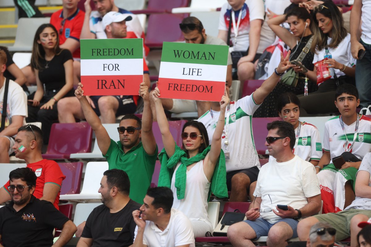 İran Milli Futbol Takımı ulusal marşa eşlik etmedi #8