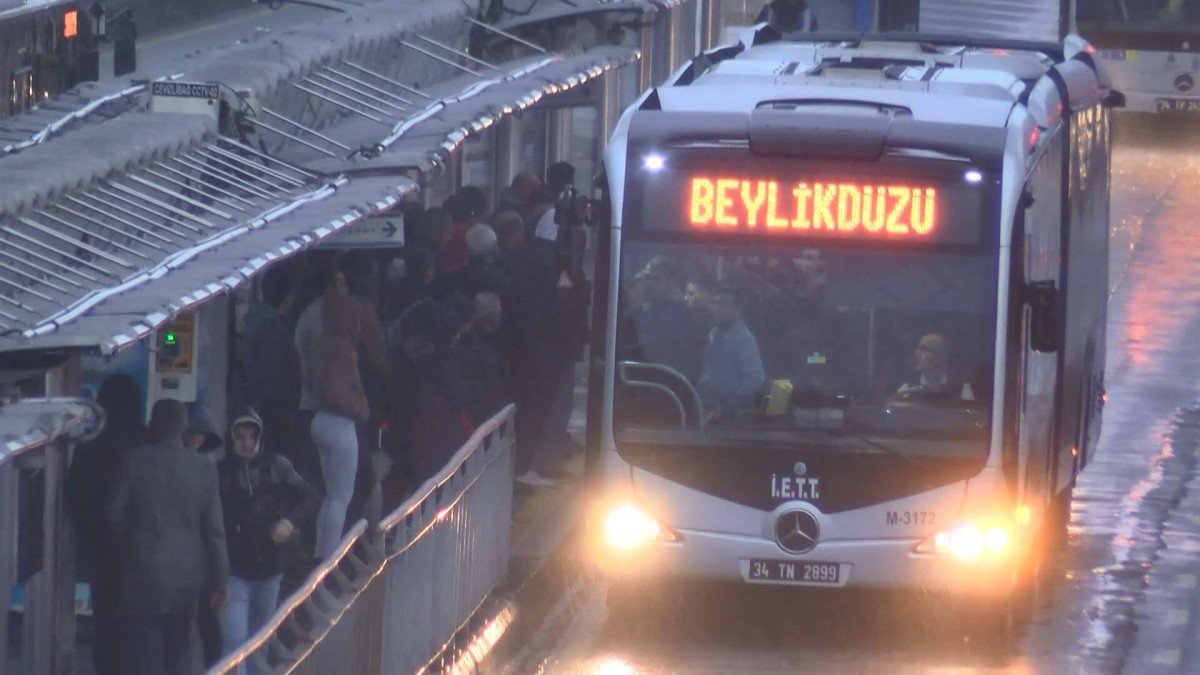 İstanbul da trafik yoğunluğu yüzde 74 e ulaştı #5