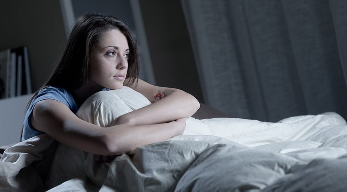 Eşinizle aynı yatakta uyuyamıyor musunuz? Hemen bu 5 öneriyi hayata geçirin! #1