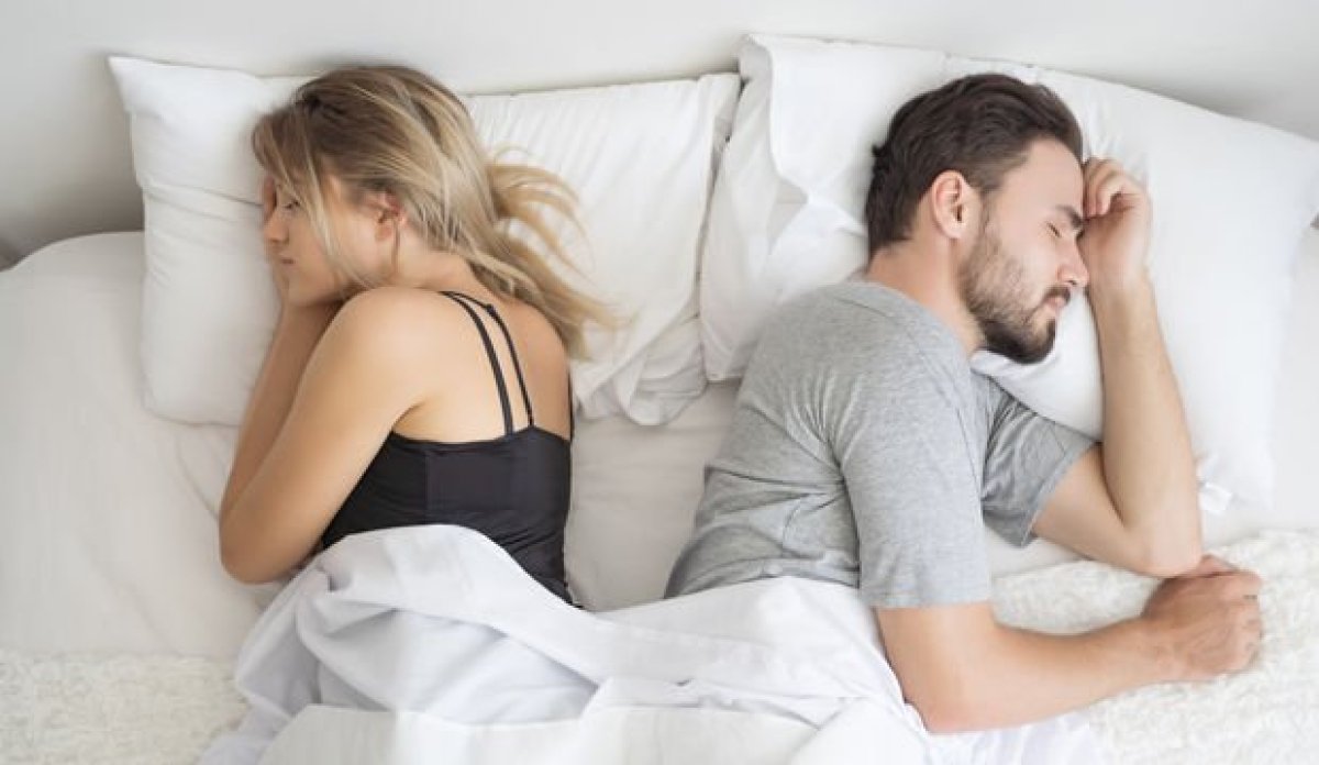 Eşinizle aynı yatakta uyuyamıyor musunuz? Hemen bu 5 öneriyi hayata geçirin! #2