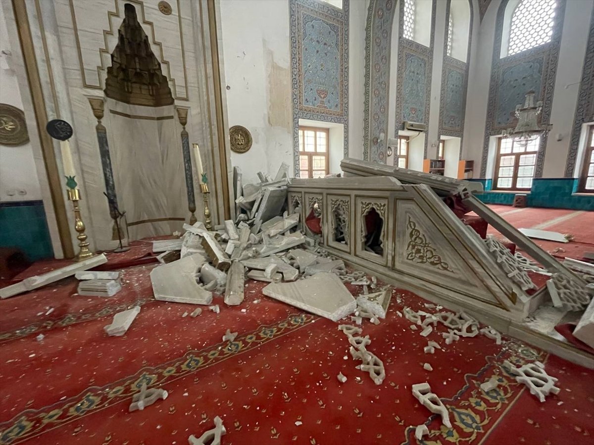 Düzce de Fatih Camii nde hasar oluştu #9