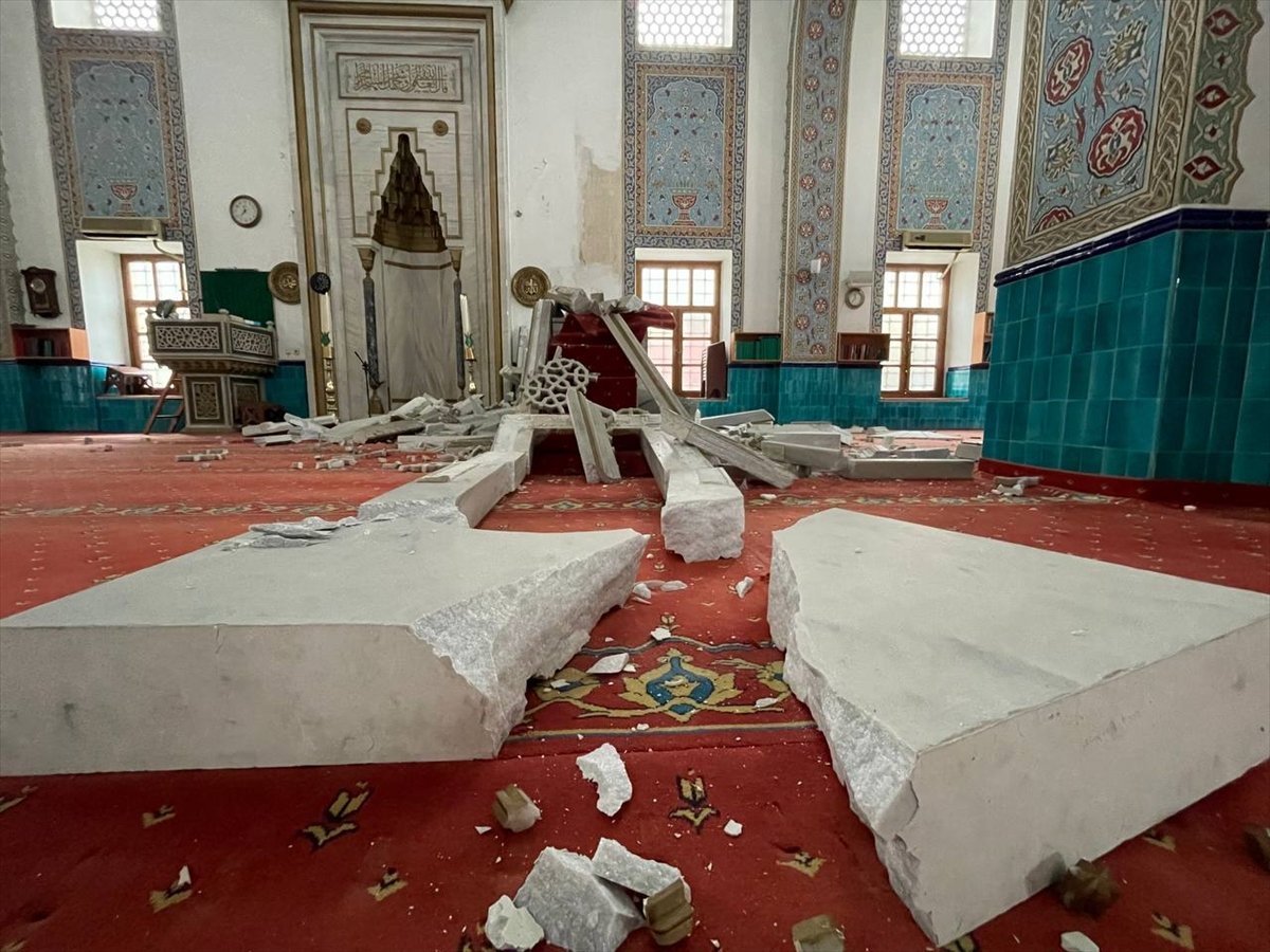 Düzce de Fatih Camii nde hasar oluştu #3