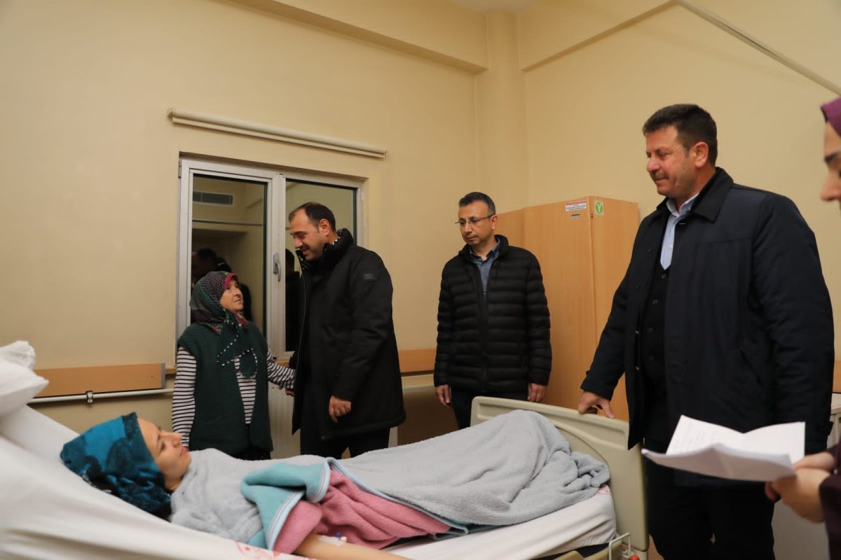 Sakarya da depremden etkilenen vatandaşlar tedavi altına alındı #2