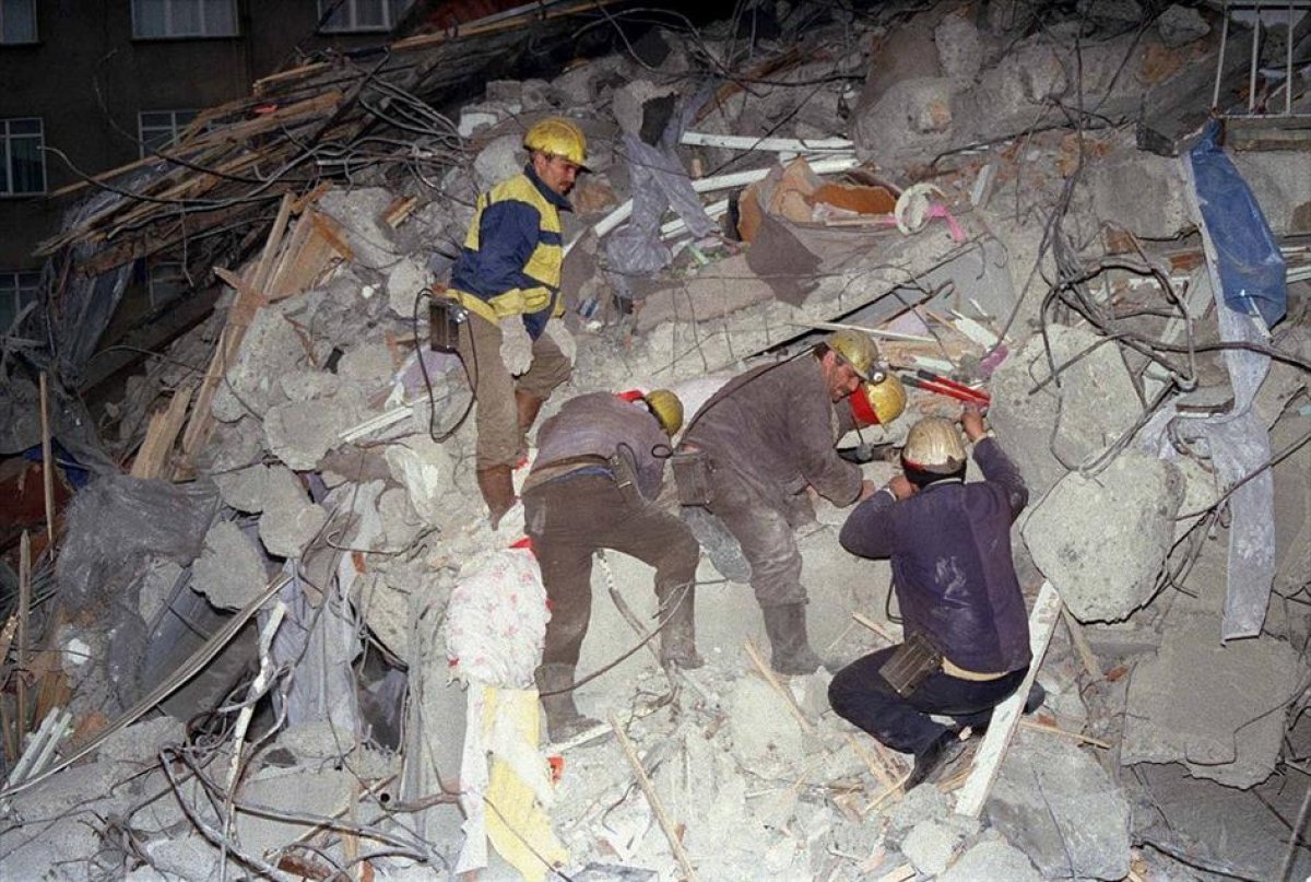 Düzce de 5,9 büyüklüğündeki sarsıntı, 1999 depremini hatırlattı #2