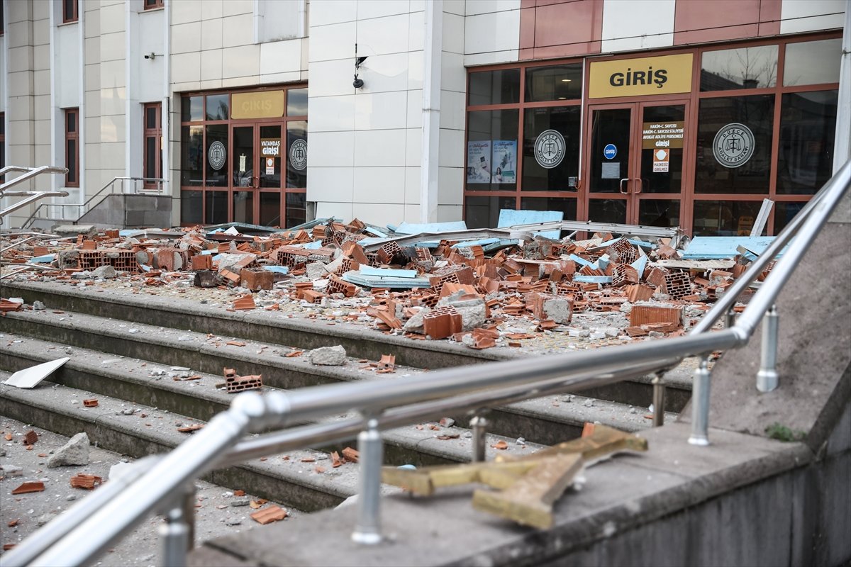 Depremde Düzce Adliyesi hasar gördü #12