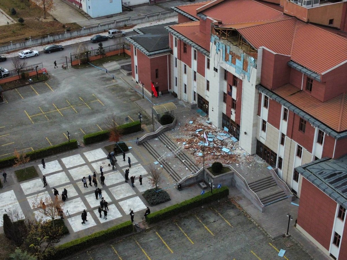Depremde Düzce Adliyesi hasar gördü #7