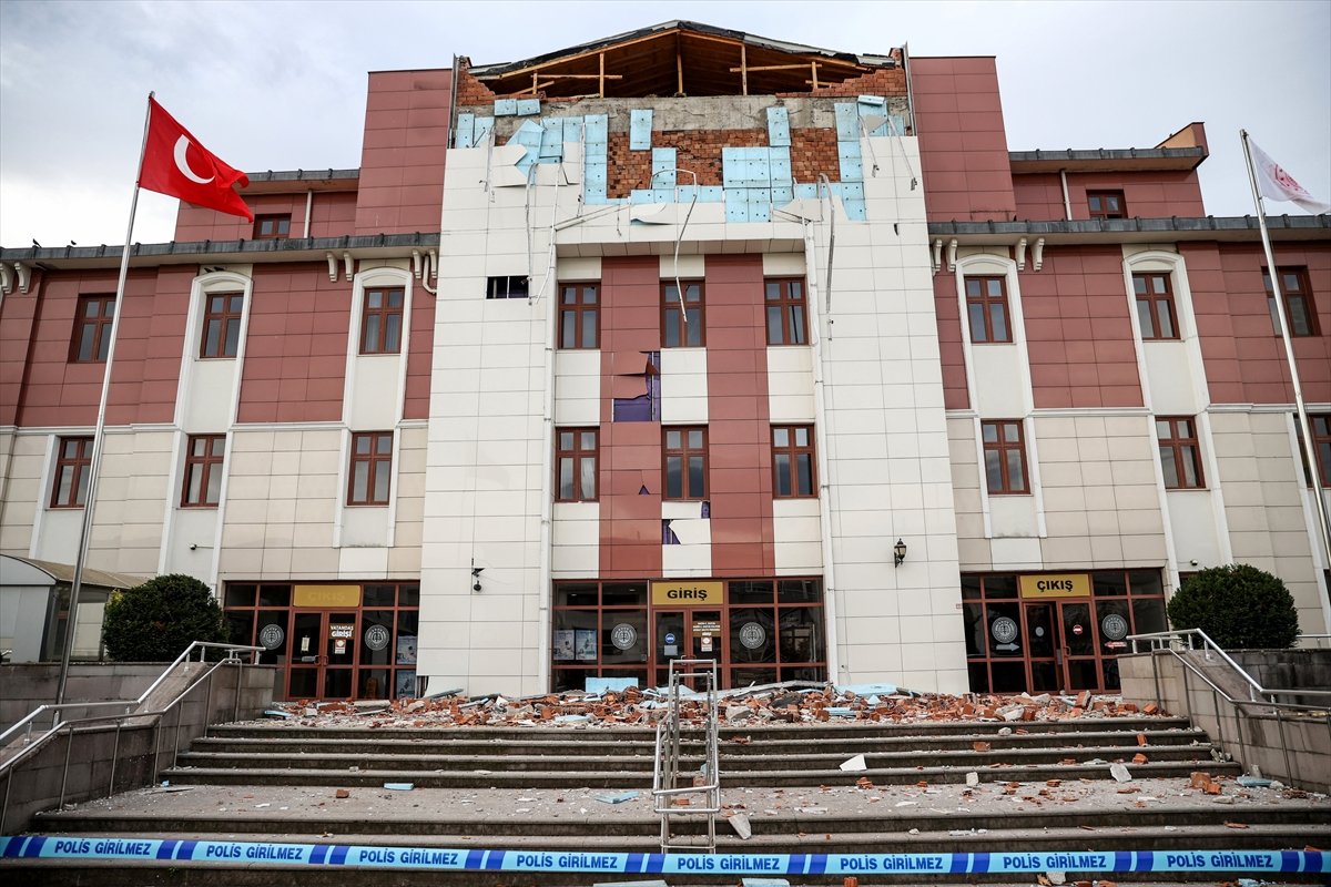Depremde Düzce Adliyesi hasar gördü #11