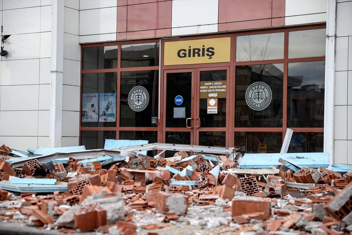 Depremde Düzce Adliyesi hasar gördü #14