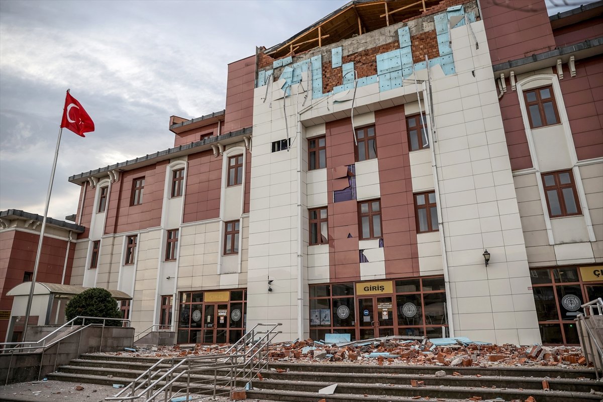 Depremde Düzce Adliyesi hasar gördü #13