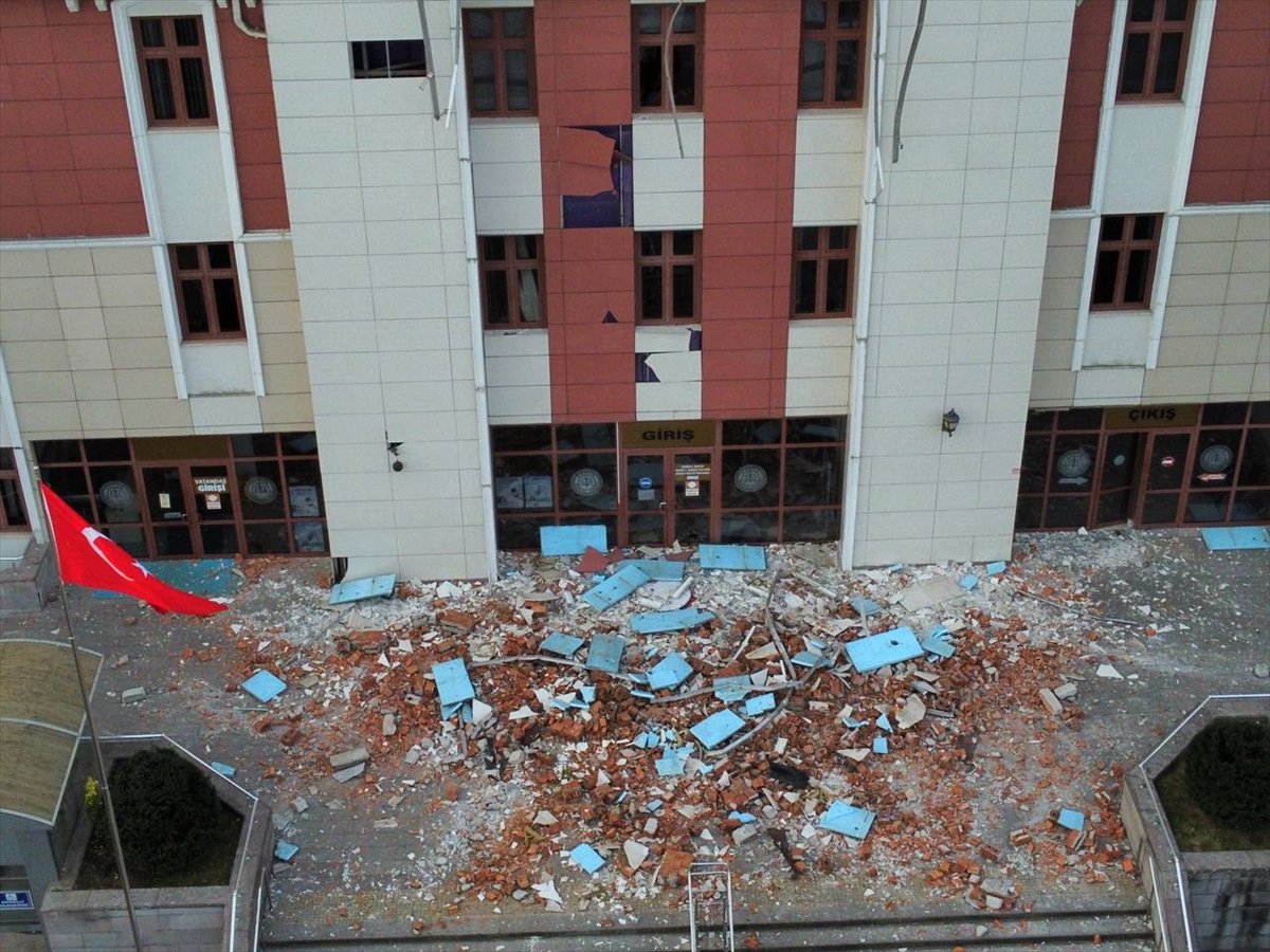 Depremde Düzce Adliyesi hasar gördü #9