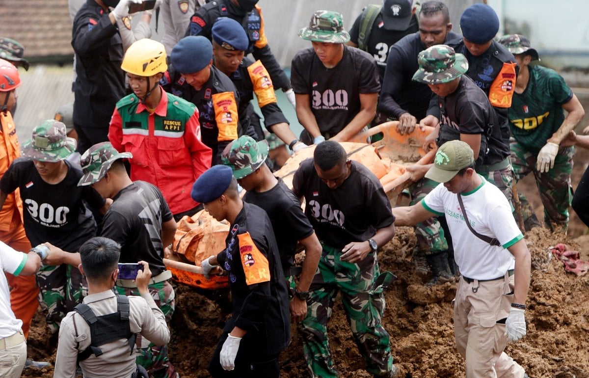 Endonezya daki depremde can kaybı artıyor #1