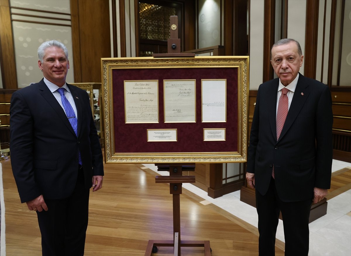 Cumhurbaşkanı Erdoğan dan Küba Devlet Başkanı na tarihi hediye  #1