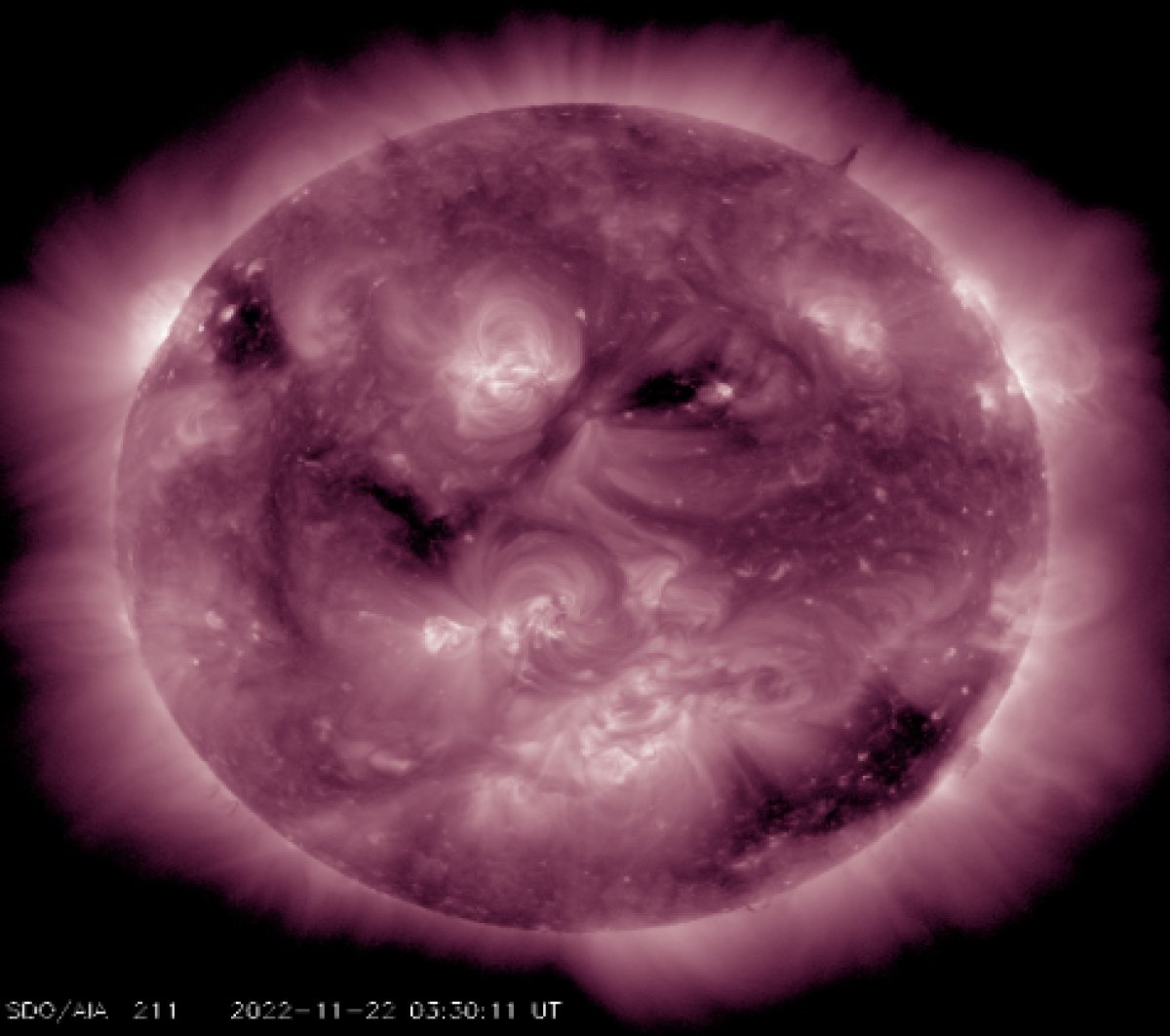 NASA dan yüzü asık yeni Güneş fotoğrafı geldi #1