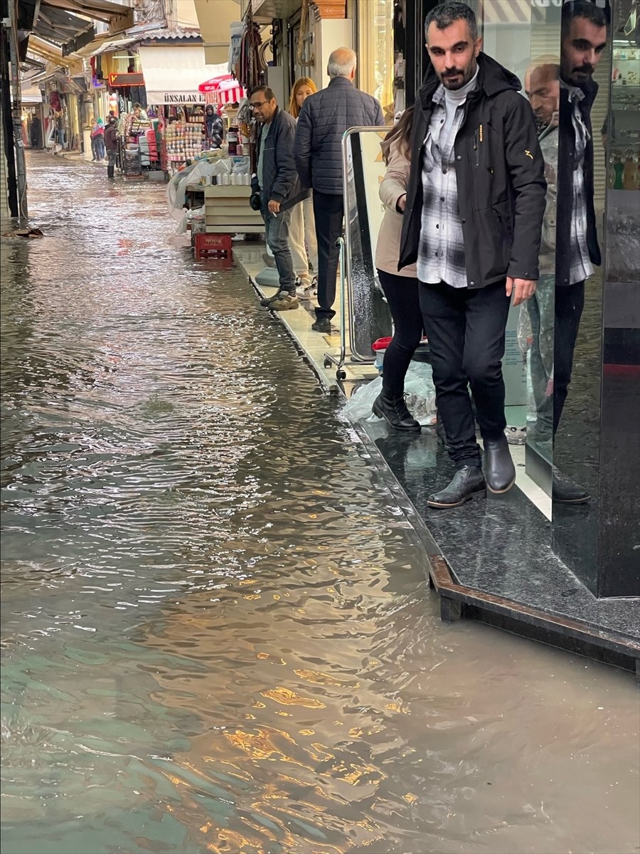 İzmir de sağanak yağış etkili oldu #11