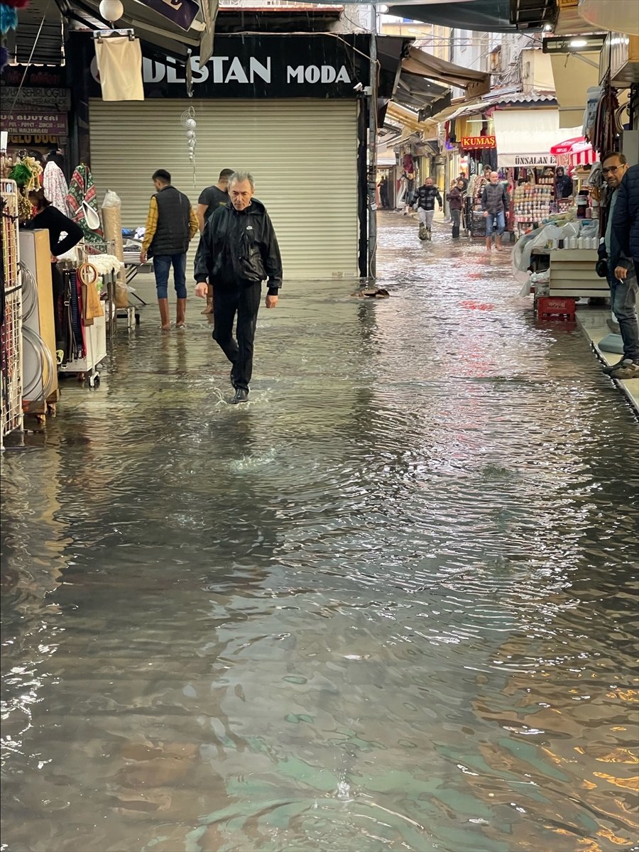 İzmir de sağanak yağış etkili oldu #12
