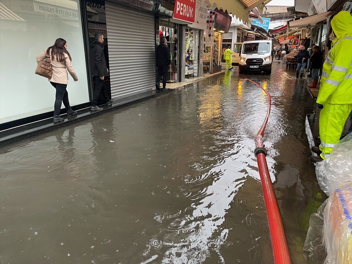 İzmir de sağanak yağış etkili oldu #9
