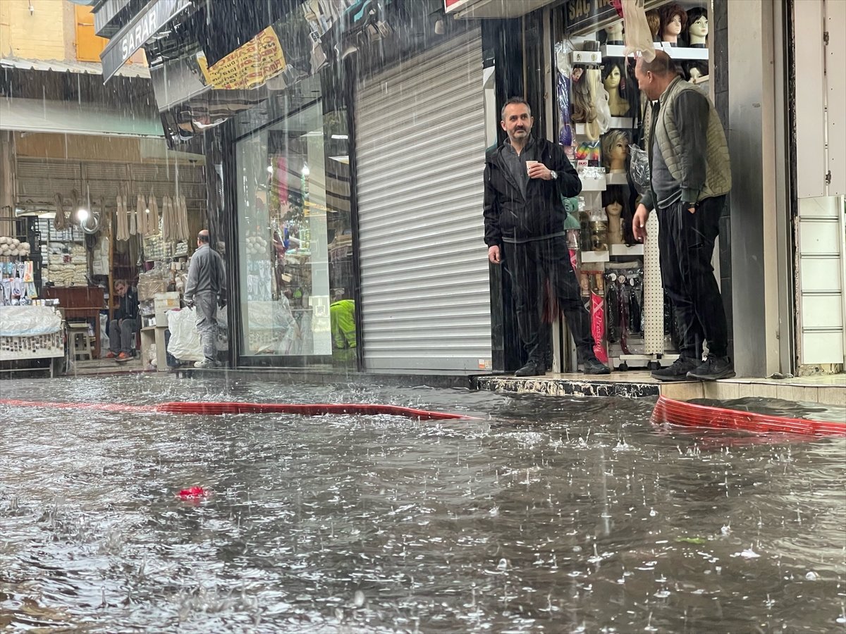 İzmir de sağanak yağış etkili oldu #5