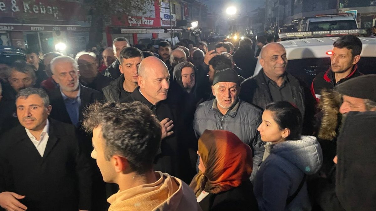 Bakan Soylu: Hasarlı binalara girmeyin #1