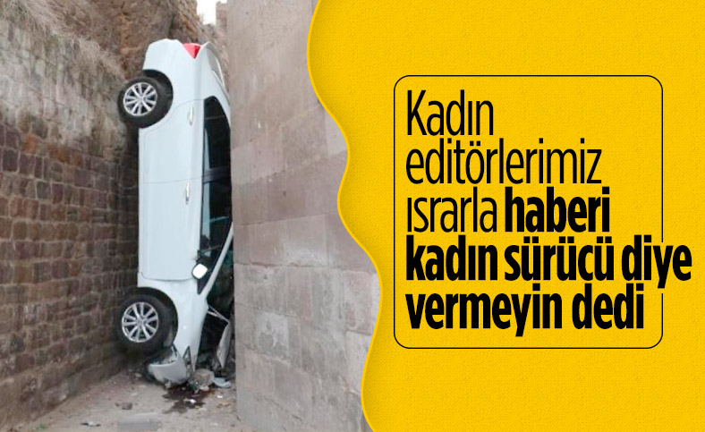 Kayseri'de öğretmenin aracı cami duvarına sıkıştı