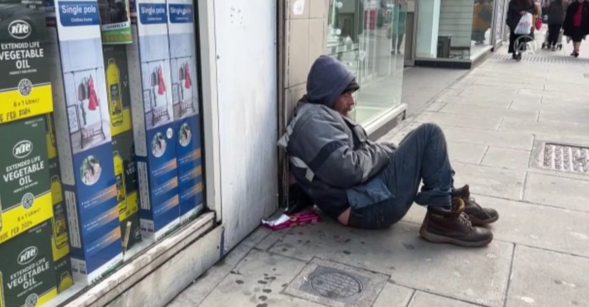 Londra’da evsizler kaldırımda uyuyor, dilenerek hayatta kalıyor #3