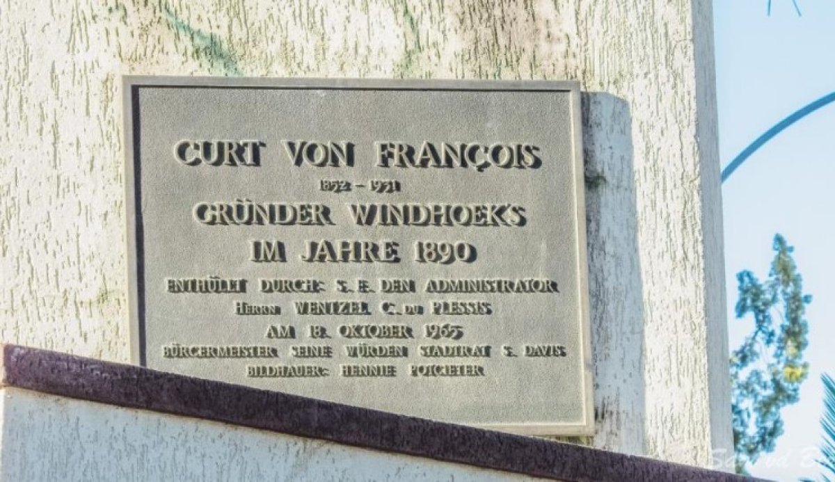 Namibya da Alman sömürge subayı Curt von François in heykeli kaldırıldı #3