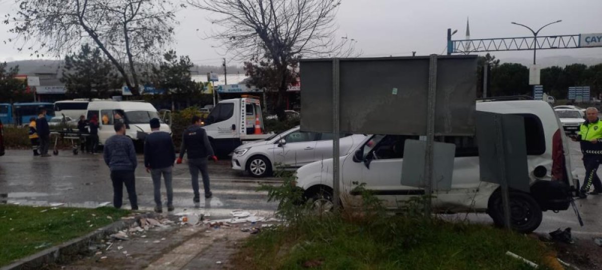 Zonguldak ta iki araç kafa kafaya çarpıştı #3