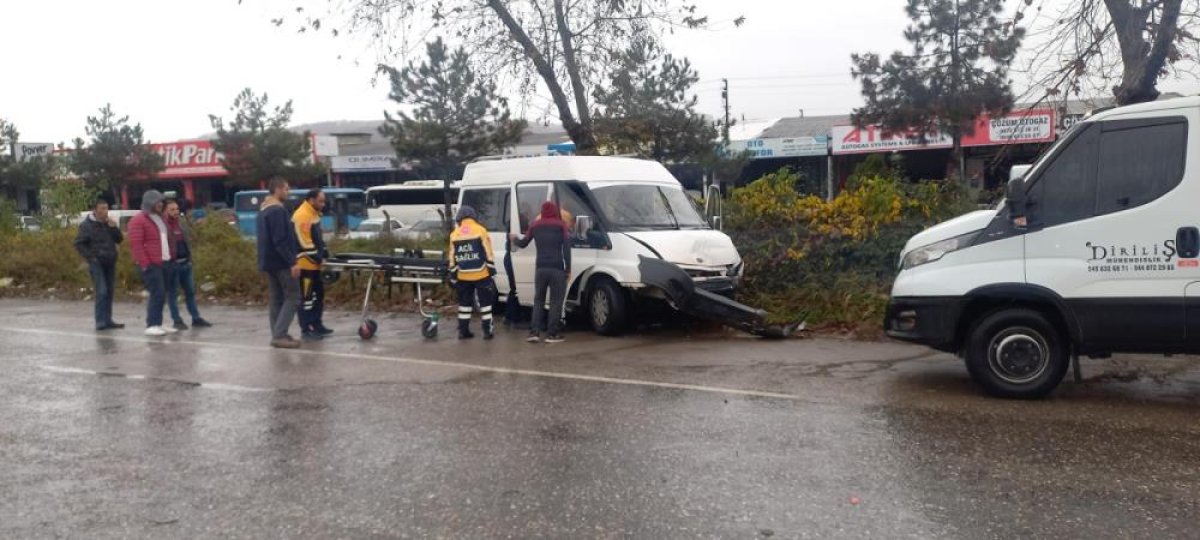 Zonguldak ta iki araç kafa kafaya çarpıştı #1