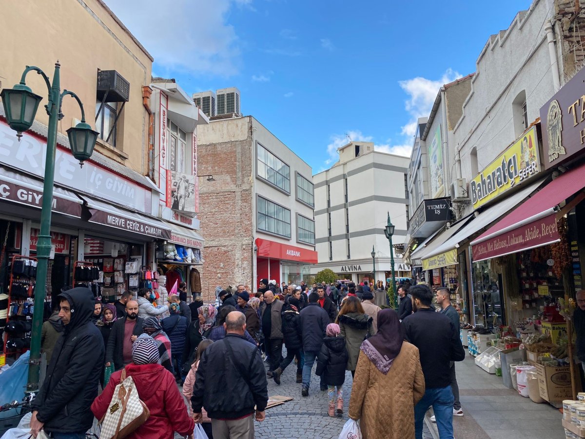Eskişehir’de soğuk havaya rağmen alışveriş kalabalığı dikkat çekti #2