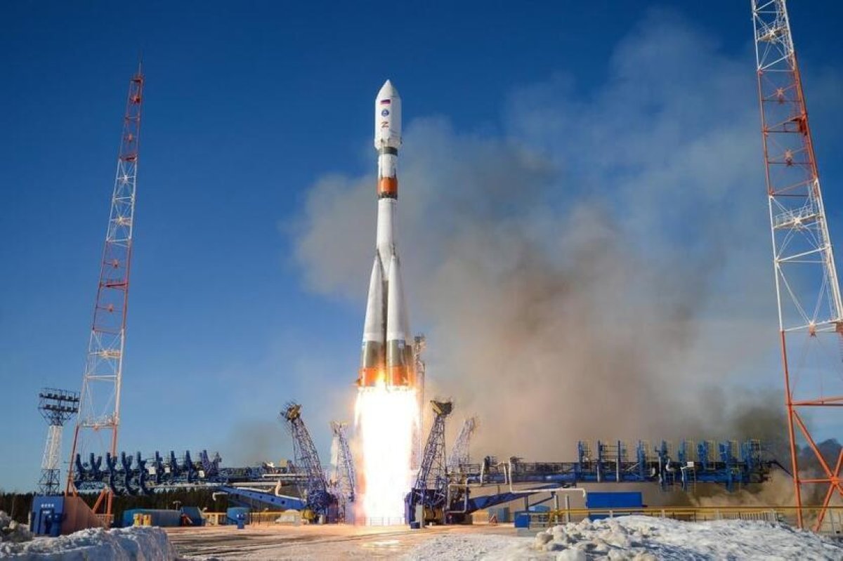 Rusya askeri uydu fırlattı #1