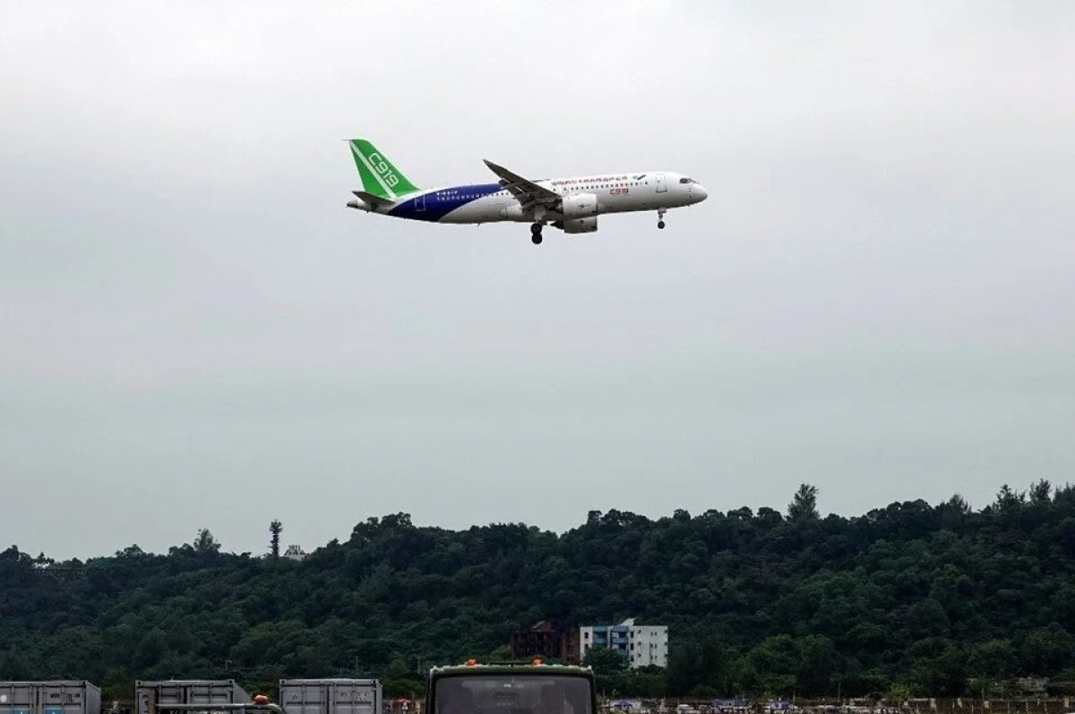 Çin in yerli yolcu uçağının ilk teslimatı yapıldı #1