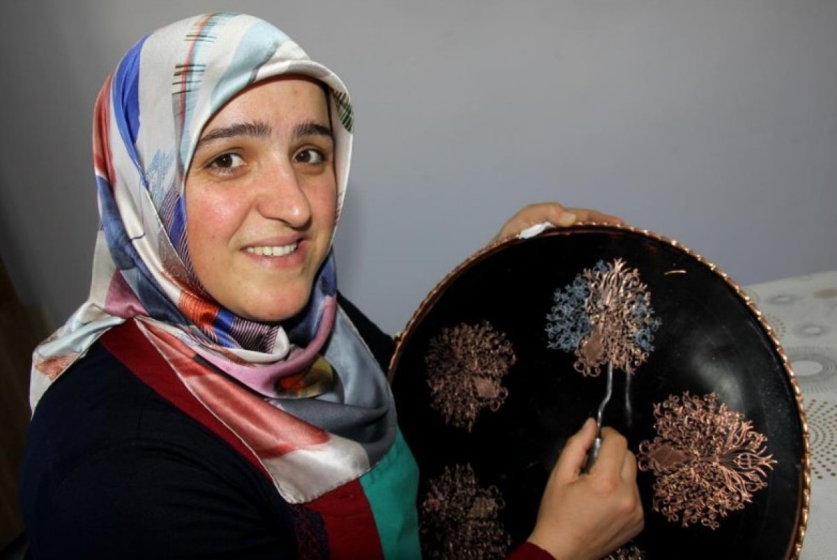 Erzincan da bir ev hanımı, şehrin tek kadın bakır ustası oldu #3